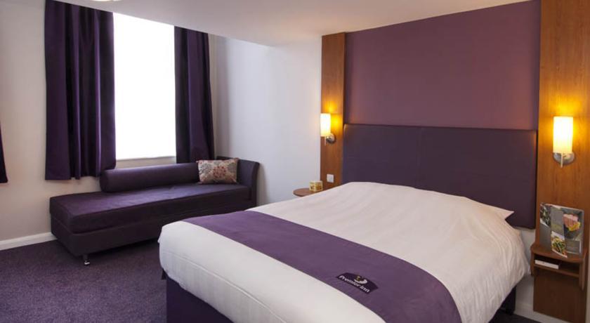 Premier Inn Glasgow - Bellshill Motherwell Room photo