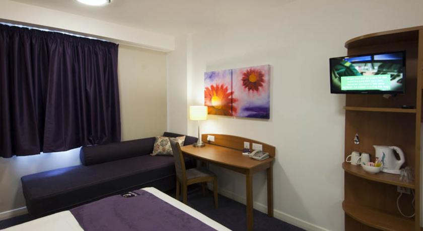 Premier Inn Glasgow - Bellshill Motherwell Room photo