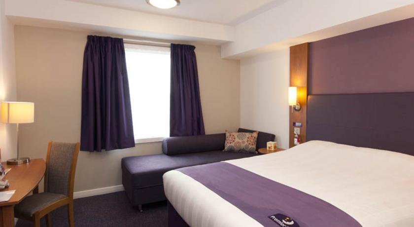 Premier Inn Glasgow - Bellshill Motherwell Room photo