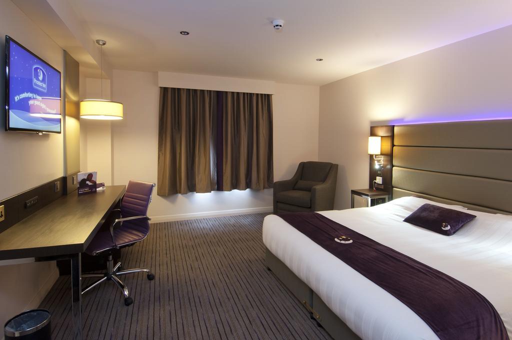 Premier Inn Glasgow - Bellshill Motherwell Room photo